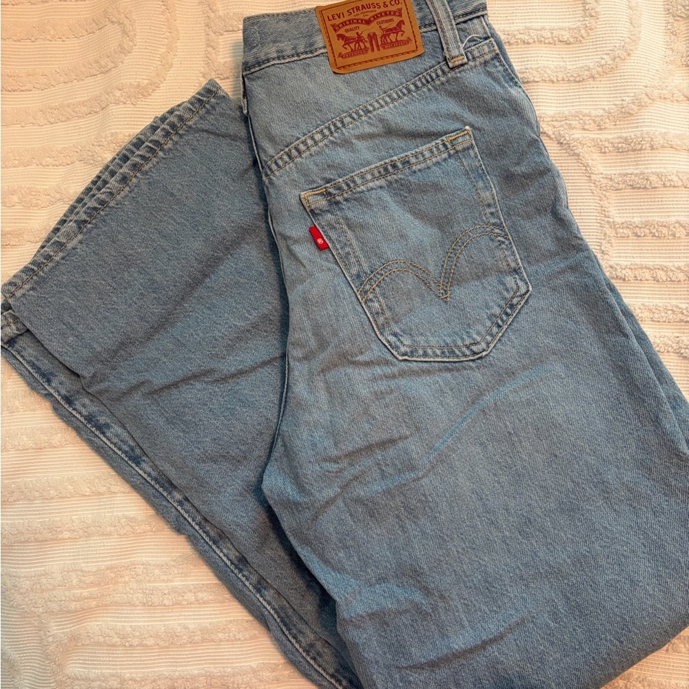 Levi's Women’s High Waisted Straight Leg Jean size 26